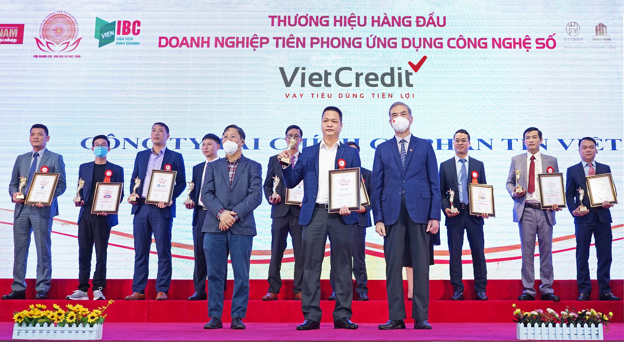 VietCredit vinh dự vào Top 10 thương hiệu hàng đầu Việt Nam